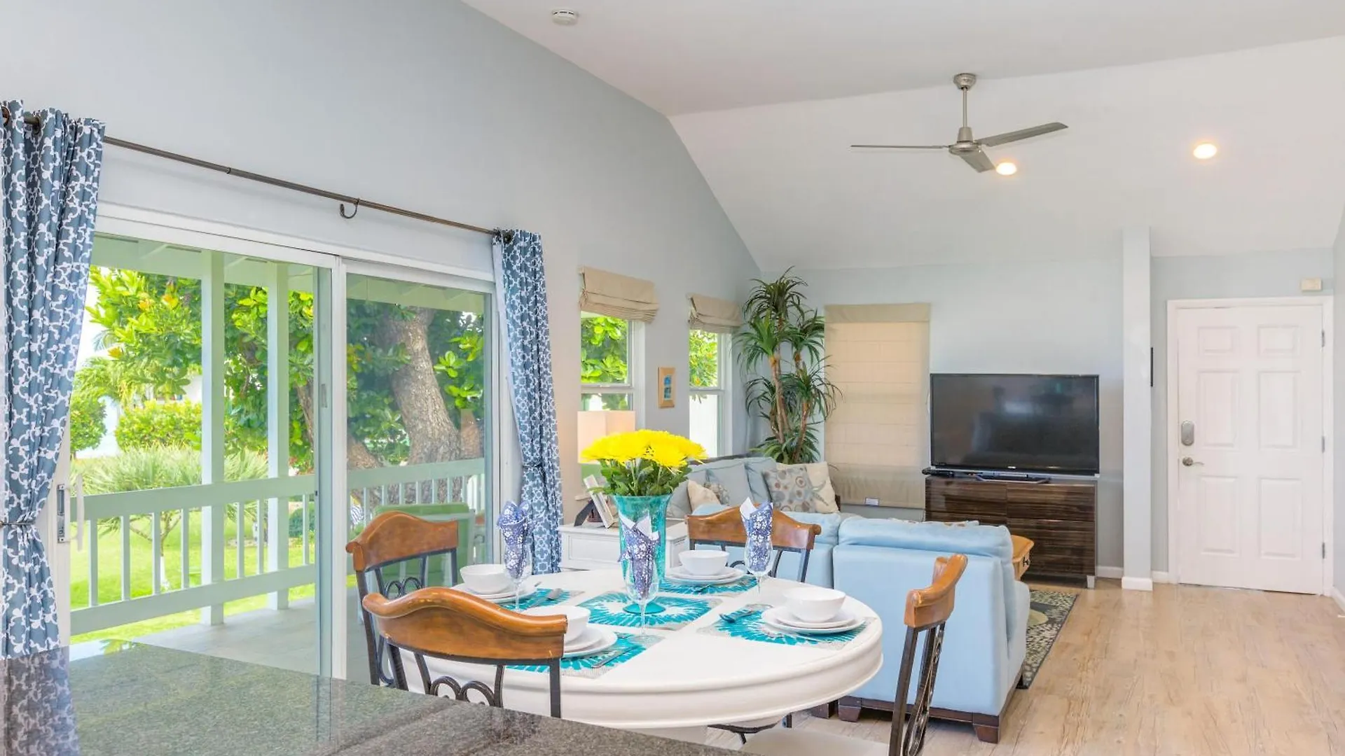 Cocoplum #8 Condo George Town Cayman Adaları