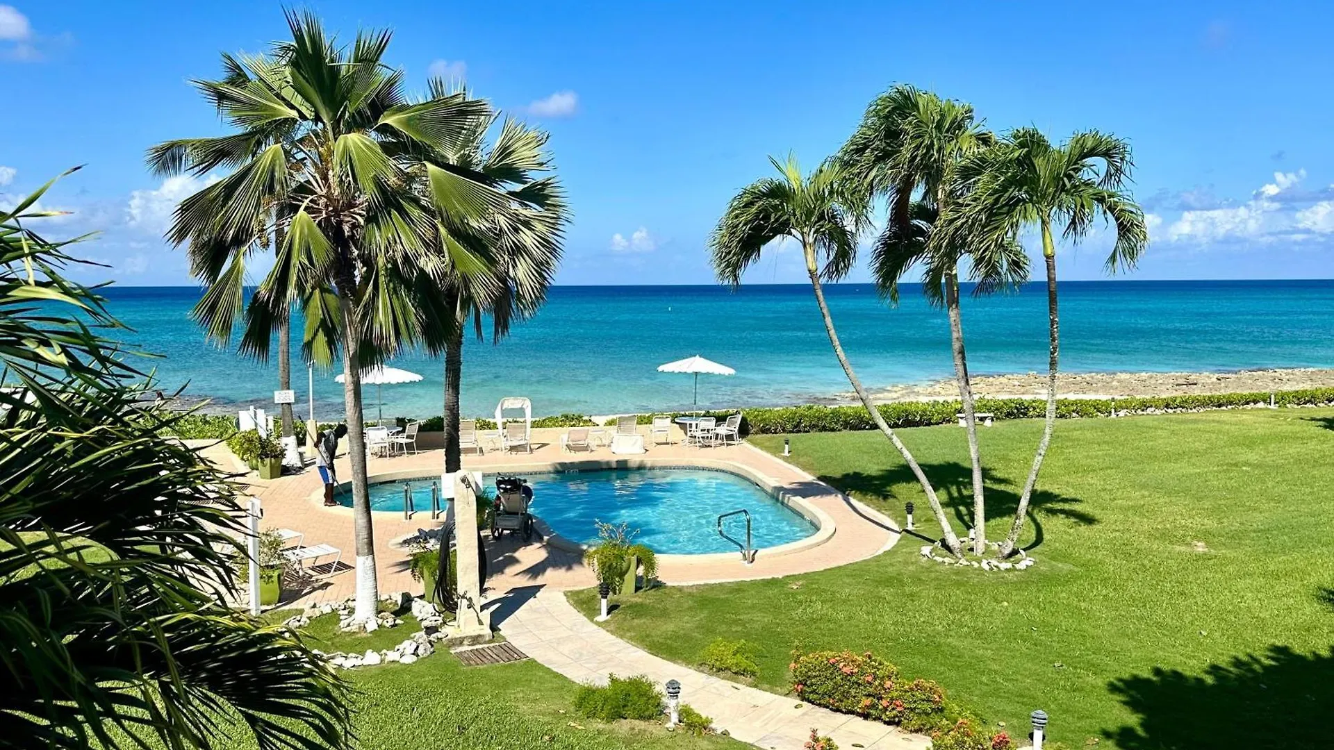 Cocoplum #8 Condo George Town Cayman Adaları