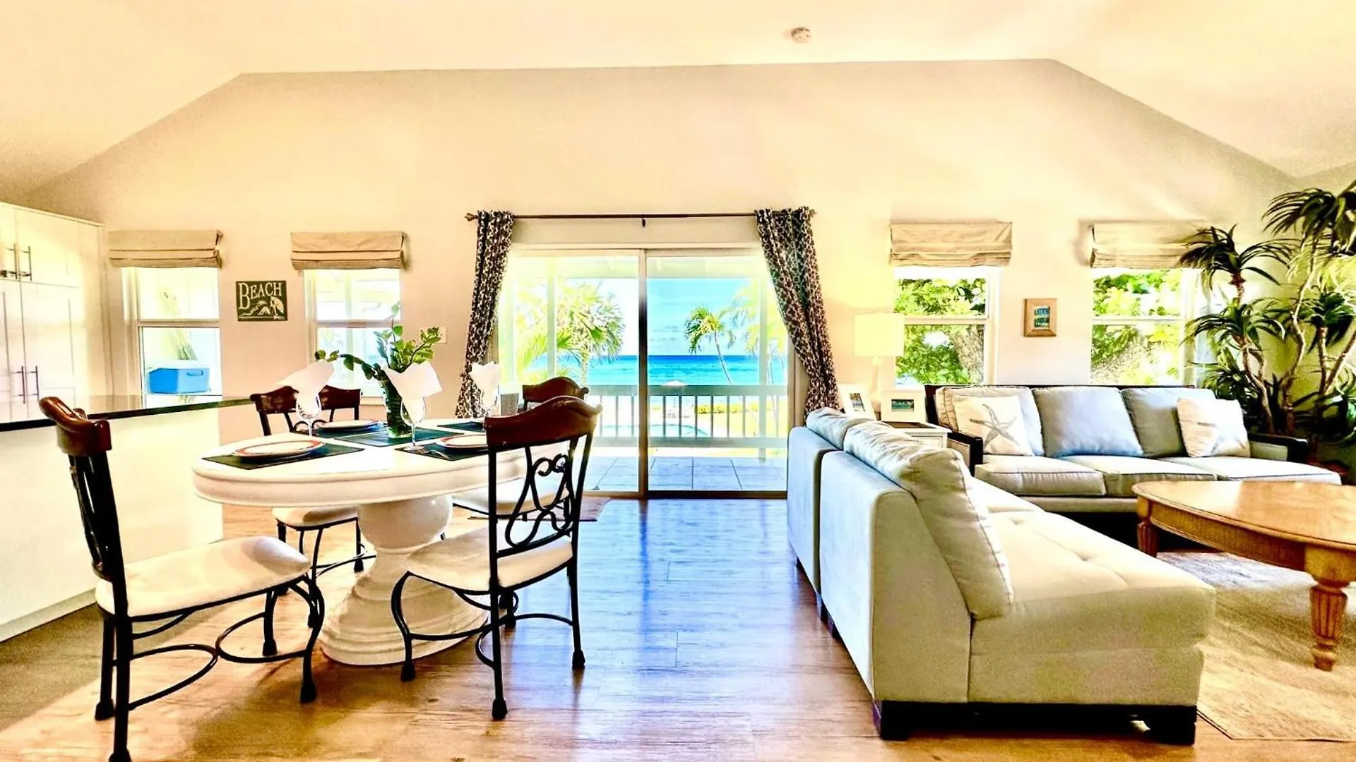 Cocoplum #8 Condo George Town Cayman Adaları
