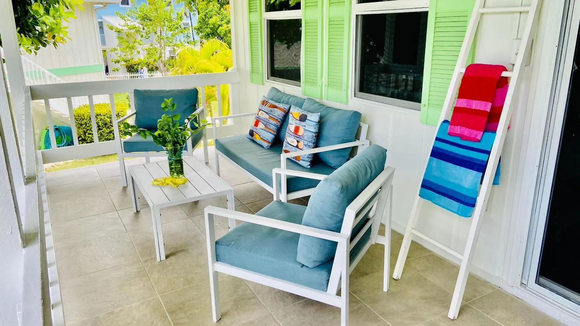 Semesterbostad Cocoplum #8 Condo George Town