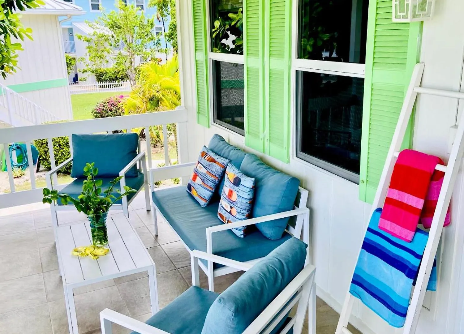 Semesterbostad Cocoplum #8 Condo George Town